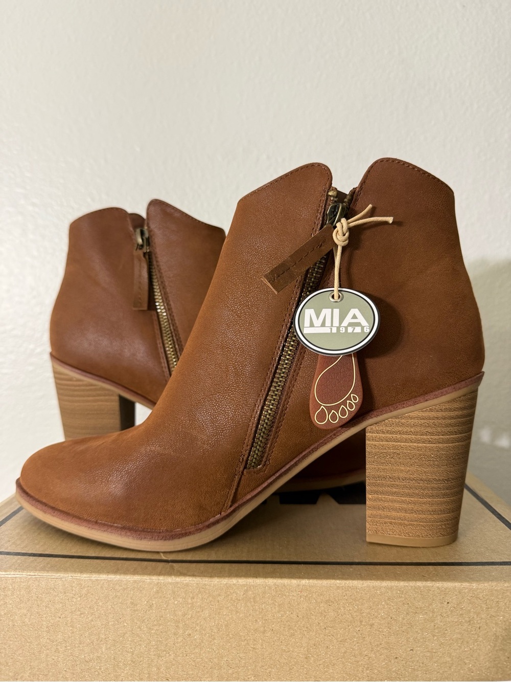 MIA Women's Brown Leather Ankle Boots with Zipper Size 10